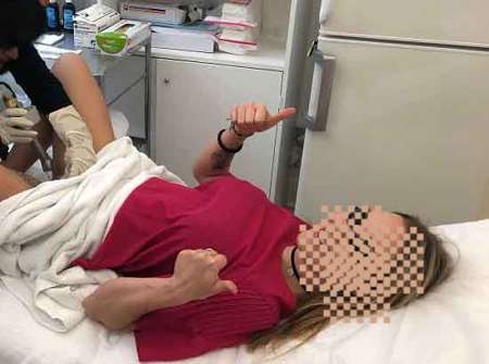 Девушка перед началом сеанса интимного отбеливания